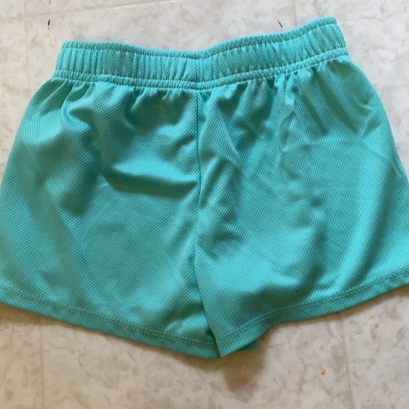 Nikes shorts - girls - Picture 5 of 6